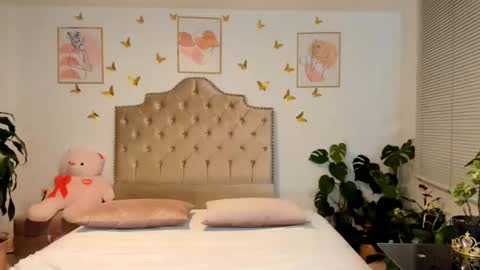 Anabella online show from 11/11/25, 02:11