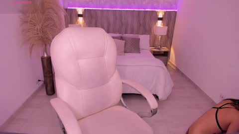 angie_smith_x online show from 04/01/26, 03:07