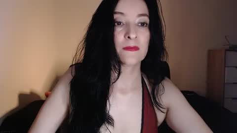 Snapshot of angiesquirt chatting on 10/01/25, 02:17 VALENTINA online show from 10/01/25, 02:17