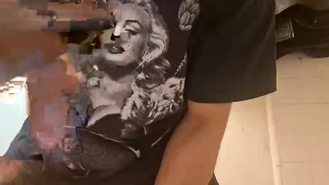 Snapshot of angrychicks83 chatting on 02/13/26, 01:40 angrychicks83 online show from 02/13/26, 01:40