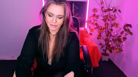 Aniela online show from 11/22/25, 08:46