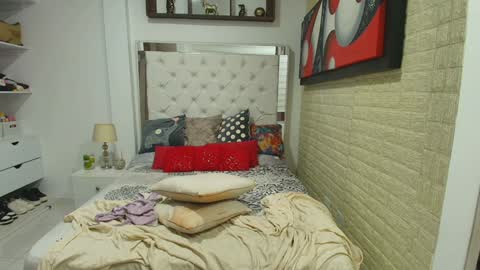 laura  online show from 01/17/25, 04:15