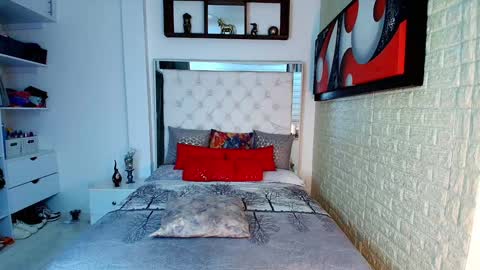 laura  online show from 10/16/25, 02:01