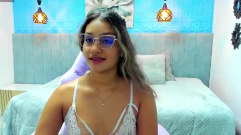 Snapshot of aniie_princess_18 chatting on 05/09/26, 03:12 anni online show from 05/09/26, 03:12