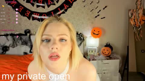 Snapshot of anika_heir chatting on 10/24/25, 02:35 Alice online show from 10/24/25, 02:35