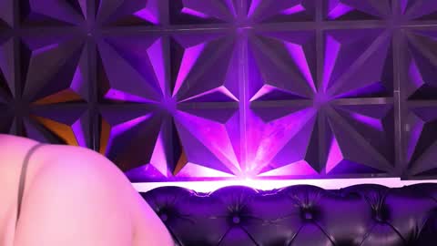 Lauren Anika online show from 11/17/25, 03:56