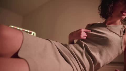 Snapshot of anise_rose chatting on 01/04/25, 07:23 Anise online show from 01/04/25, 07:23