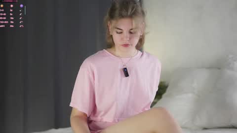 Snapshot of anishavivo chatting on 12/14/25, 12:32 AnishaVivo online show from 12/14/25, 12:32