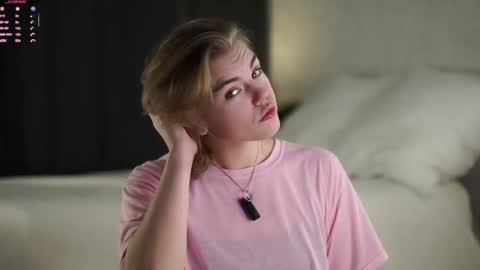 Snapshot of anishavivo chatting on 12/16/25, 12:21 AnishaVivo online show from 12/16/25, 12:21