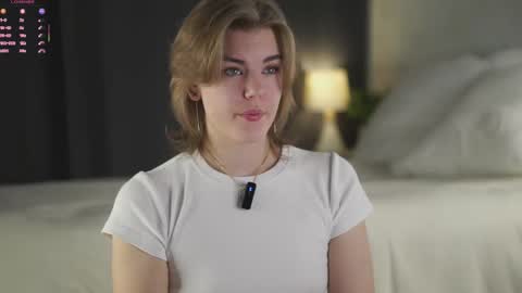 Snapshot of anishavivo chatting on 12/19/25, 03:08 AnishaVivo online show from 12/19/25, 03:08