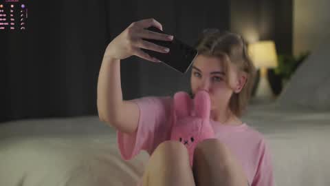 Snapshot of anishavivo chatting on 12/20/25, 12:12 AnishaVivo online show from 12/20/25, 12:12