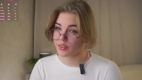 AnishaVivo online show from 03/23/26, 01:48