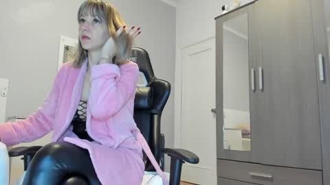 Luna online show from 01/15/25, 09:56