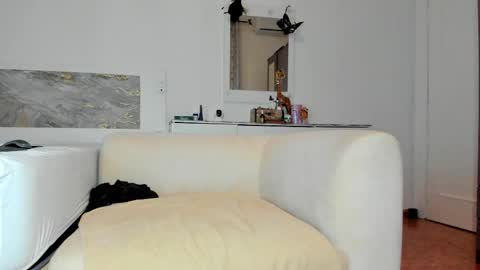 Luna online show from 04/09/26, 06:19