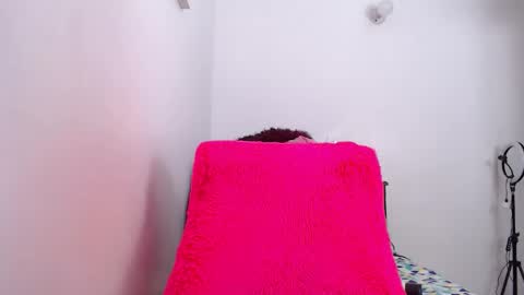 ana independent model online show from 02/08/25, 10:07