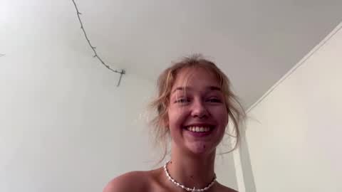 Snapshot of anita__hills chatting on 12/25/24, 04:22 anita__hills online show from 12/25/24, 04:22