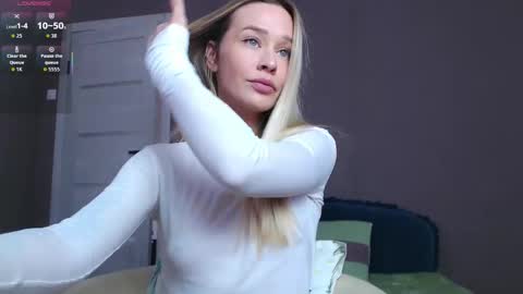 Snapshot of anita_delicious chatting on 10/20/25, 09:54 anita_delicious online show from 10/20/25, 09:54