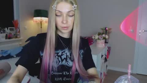 Snapshot of anita_moon_ chatting on 10/23/25, 02:16 anita_moon_ online show from 10/23/25, 02:16