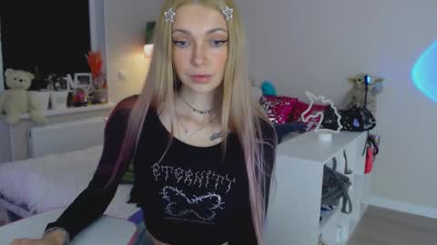 Snapshot of anita_moon_ chatting on 10/28/25, 05:37 anita_moon_ online show from 10/28/25, 05:37