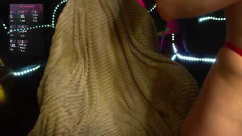 anita_von online show from 11/25/25, 04:45