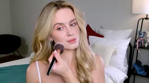 Anita online show from 10/12/25, 01:21