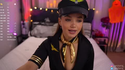 Im Anita thumb up me please its important online show from 10/28/25, 09:39