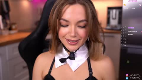 Im Anita thumb up me please its important online show from 12/18/25, 07:09