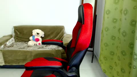 Snapshot of anitazarova chatting on 01/12/25, 10:33 Anita Zarova online show from 01/12/25, 10:33