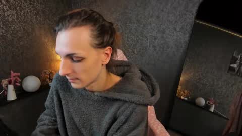 Angel online show from 03/06/26, 12:01