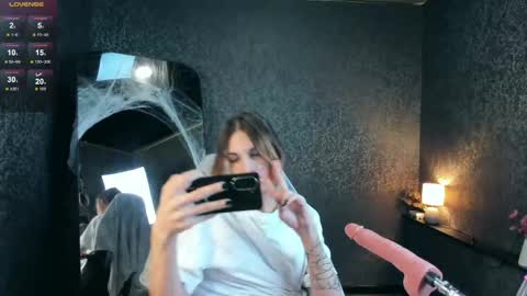 Snapshot of anjella_botton chatting on 05/02/26, 06:35 Angel online show from 05/02/26, 06:35