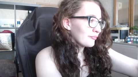 Snapshot of ankey_rayah chatting on 01/14/25, 04:15 Nameless online show from 01/14/25, 04:15