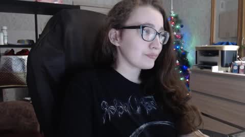Snapshot of ankey_rayah chatting on 01/18/25, 11:54 Nameless online show from 01/18/25, 11:54
