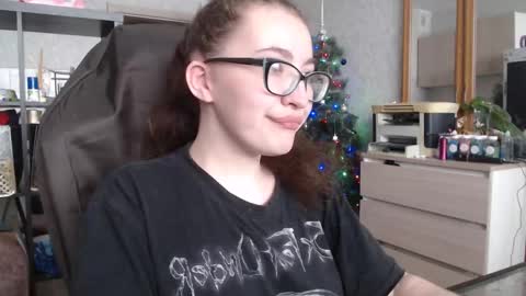 Snapshot of ankey_rayah chatting on 01/20/25, 05:04 Nameless online show from 01/20/25, 05:04