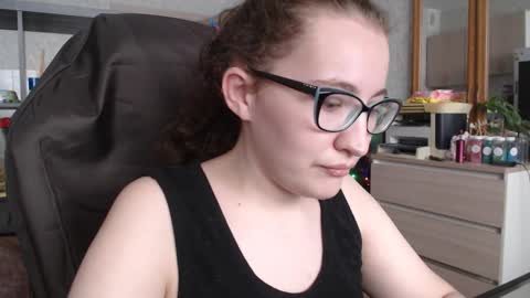 Snapshot of ankey_rayah chatting on 01/21/25, 05:49 Nameless online show from 01/21/25, 05:49