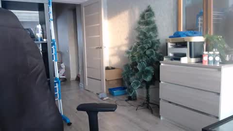 Snapshot of ankey_rayah chatting on 02/15/25, 10:44 Nameless online show from 02/15/25, 10:44