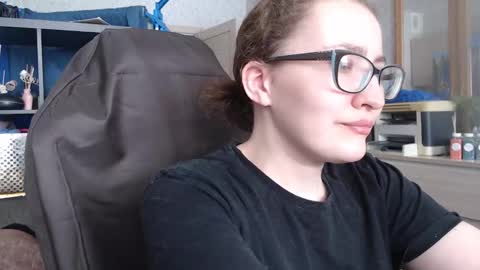 Snapshot of ankey_rayah chatting on 02/17/25, 05:36 Nameless online show from 02/17/25, 05:36