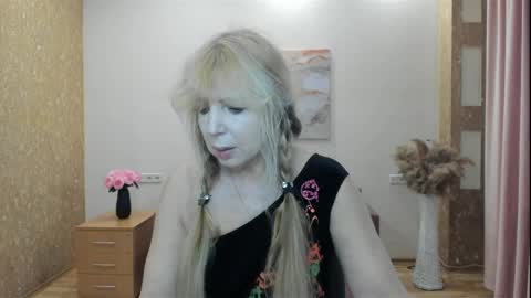 Anna Ditrih online show from 04/04/26, 11:51