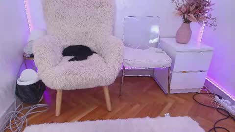 Snapshot of anna_lewis chatting on 07/15/26, 06:40 Anna online show from 07/15/26, 06:40
