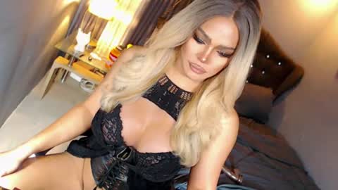 Snapshot of anna_mclaine chatting on 06/20/26, 12:36 Miss Anna online show from 06/20/26, 12:36
