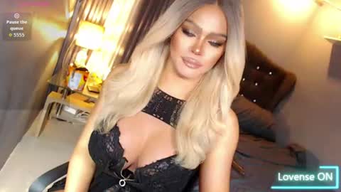 Snapshot of anna_mclaine chatting on 06/22/26, 11:46 Miss Anna online show from 06/22/26, 11:46