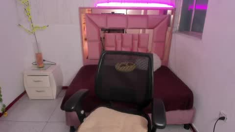 ANNA online show from 04/18/26, 09:04