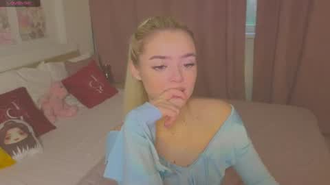 Snapshot of anna_nickol chatting on 06/19/26, 06:23 Anna online show from 06/19/26, 06:23