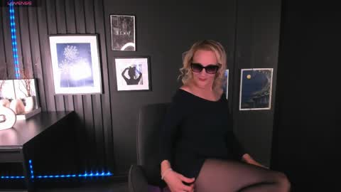 Anna online show from 05/17/26, 05:38