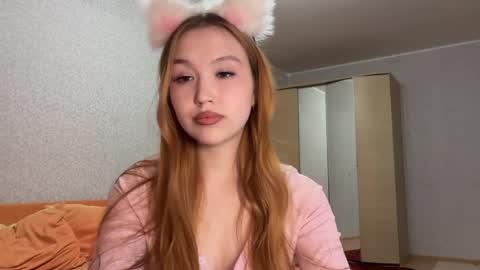 Snapshot of anna_raspberry chatting on 04/12/26, 05:18 Anne online show from 04/12/26, 05:18
