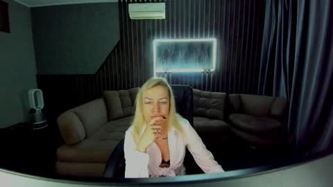 anna_snow9 online show from 10/13/25, 05:40