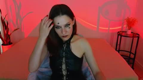 annaabels online show from 10/31/25, 08:04