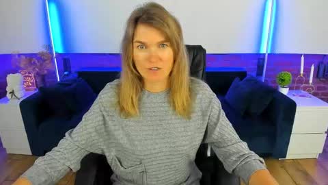 Annabel online show from 09/18/25, 06:32