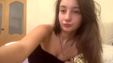 Snapshot of annabelfanelle chatting on 11/05/25, 06:46 Emily online show from 11/05/25, 06:46