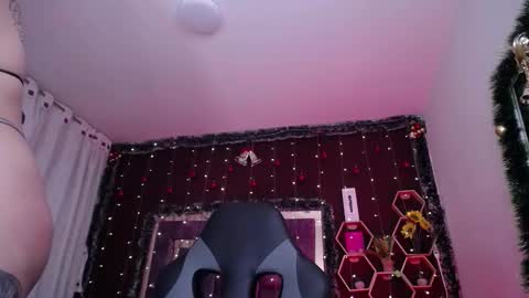 Snapshot of annabellegron chatting on 12/19/25, 02:07 Anna online show from 12/19/25, 02:07