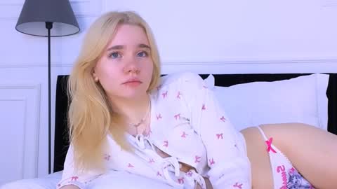 AnnaBelle online show from 10/29/25, 02:47